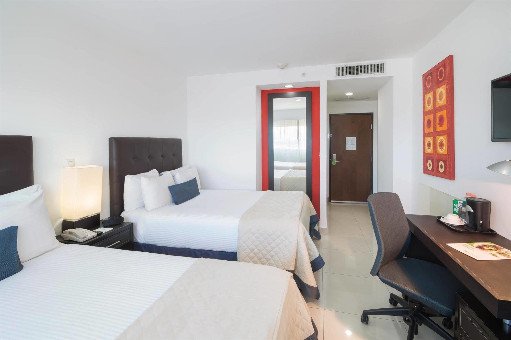 Wyndham Garden Hotel Celaya Celaya  Exterior photo