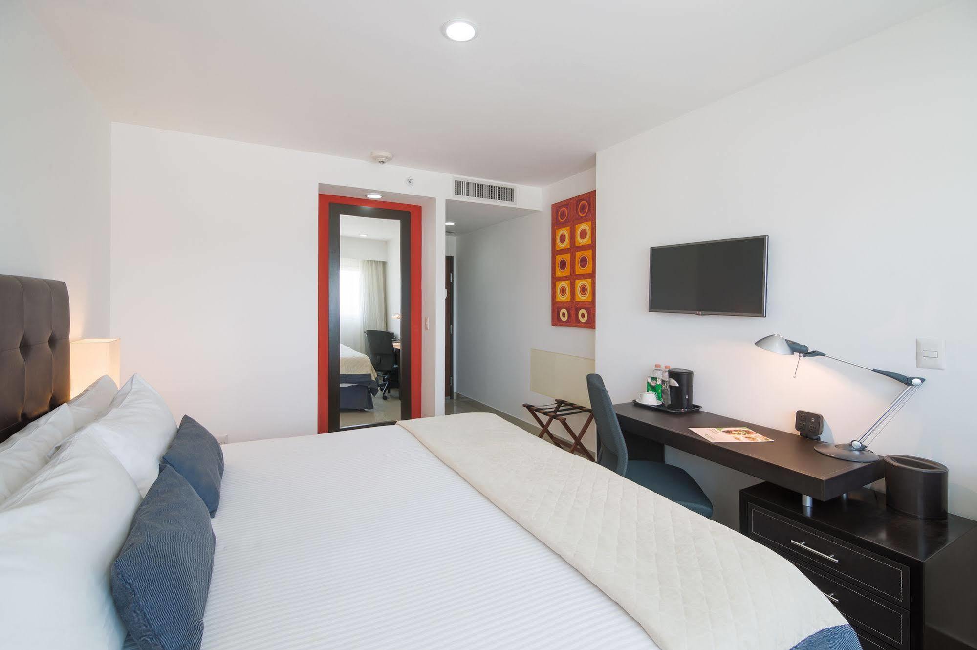 Wyndham Garden Hotel Celaya Celaya  Exterior photo