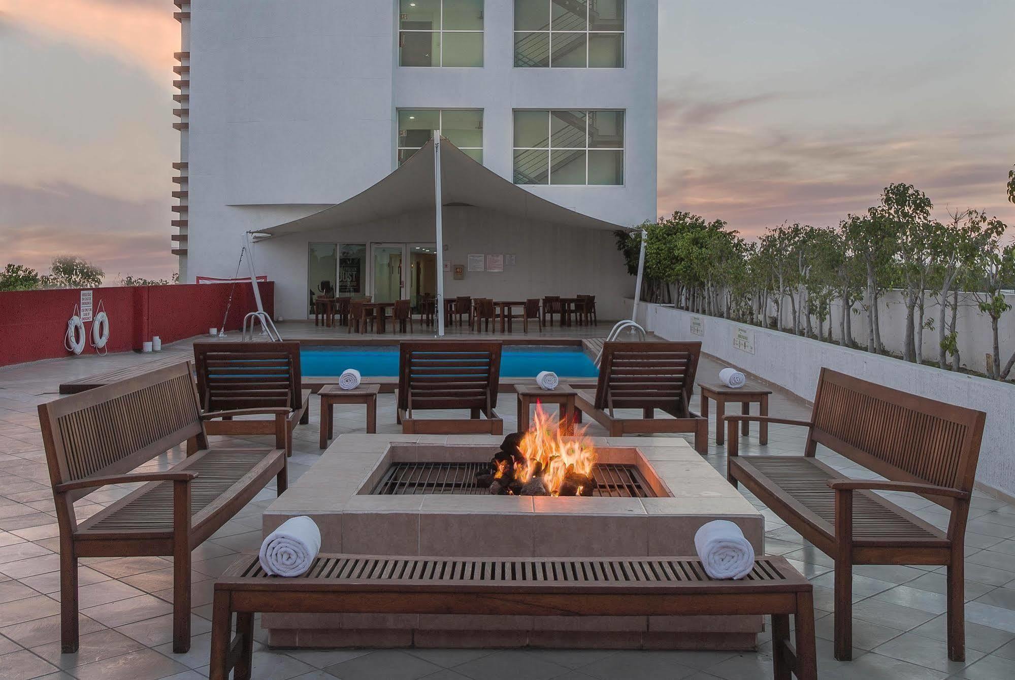 Wyndham Garden Hotel Celaya Celaya  Exterior photo
