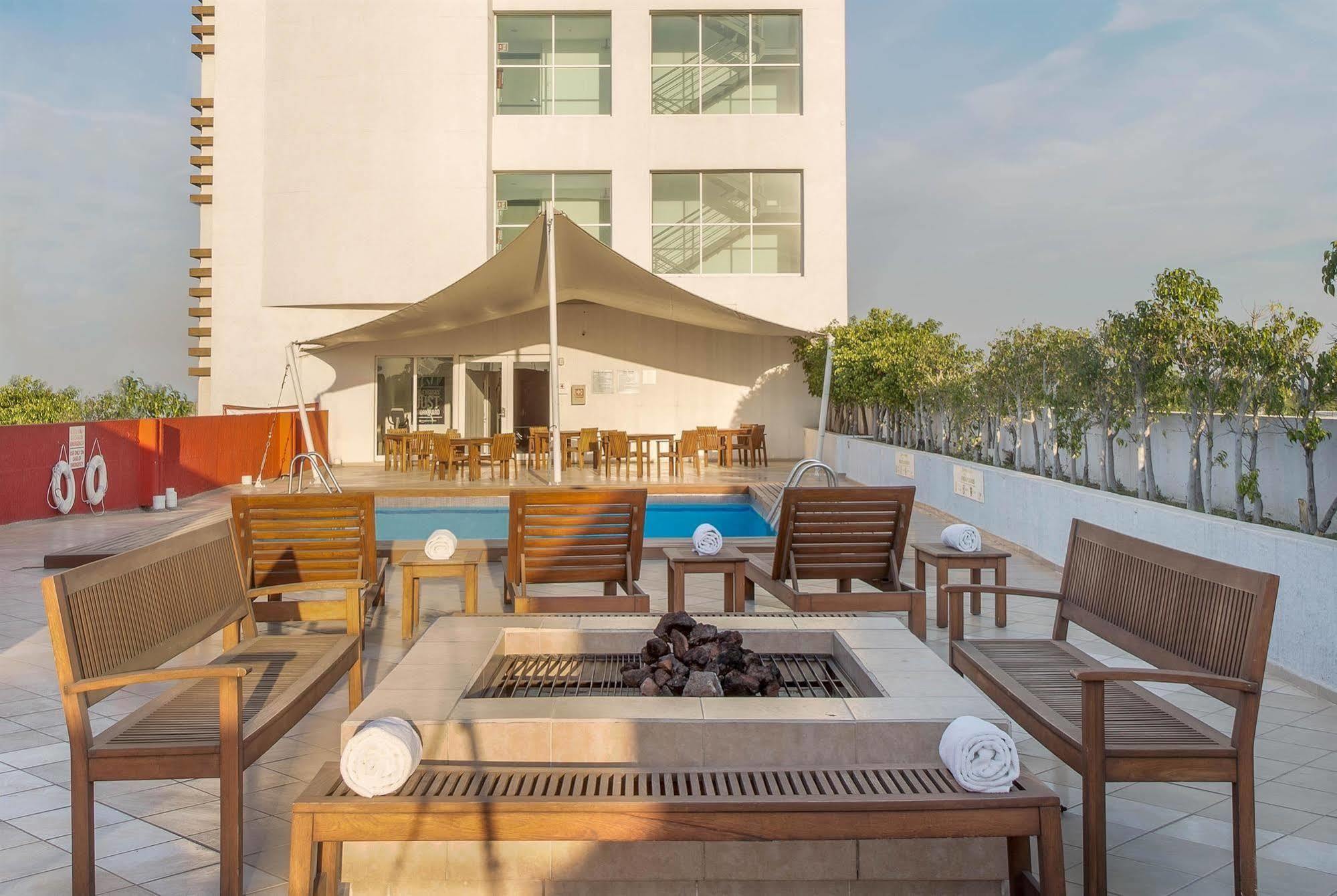 Wyndham Garden Hotel Celaya Celaya  Exterior photo