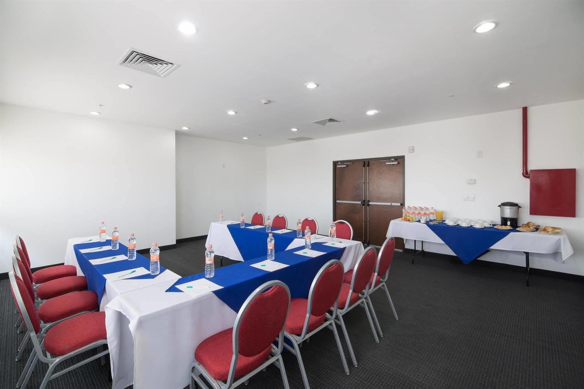 Wyndham Garden Hotel Celaya Celaya  Exterior photo
