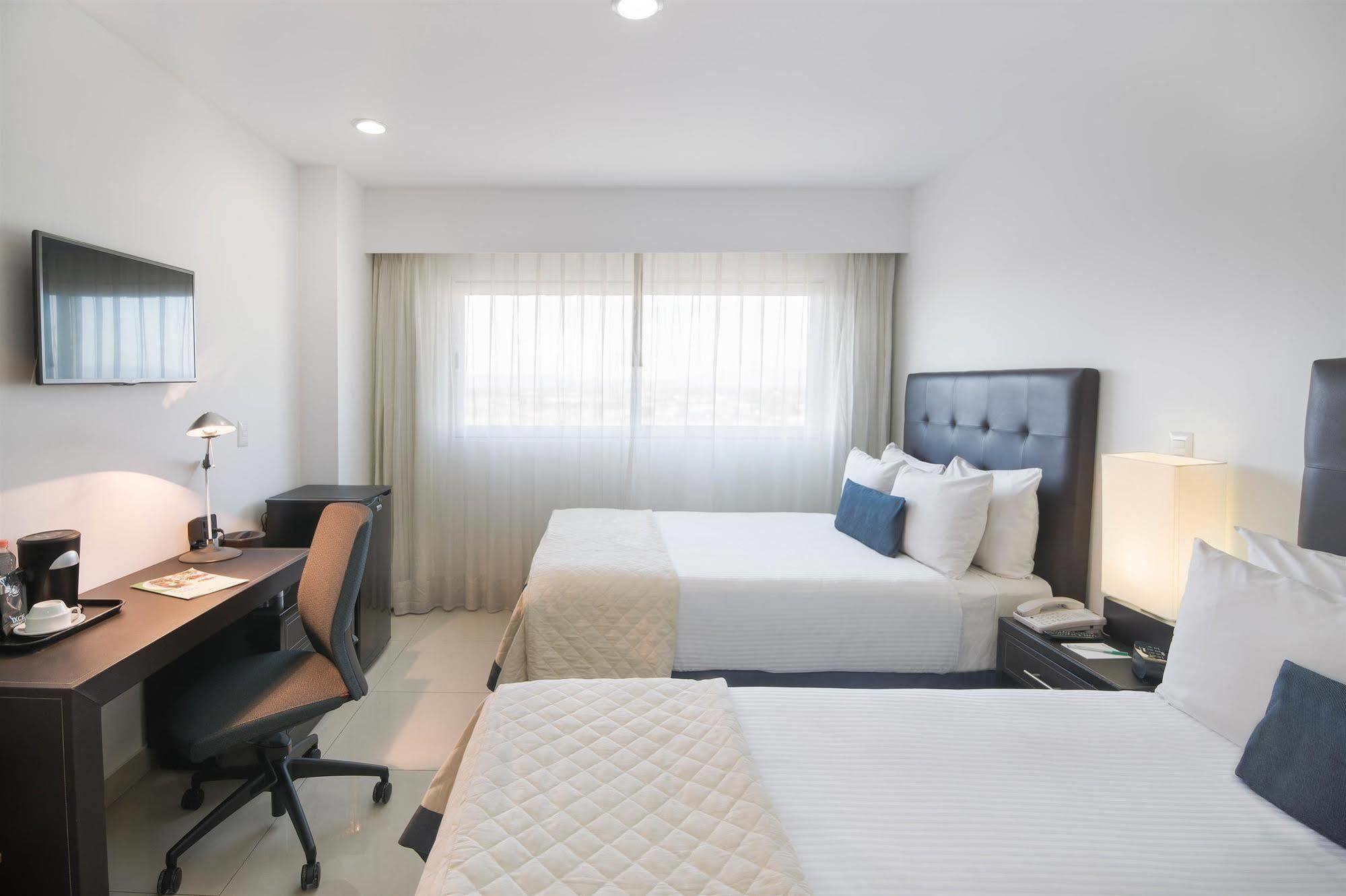 Wyndham Garden Hotel Celaya Celaya  Exterior photo