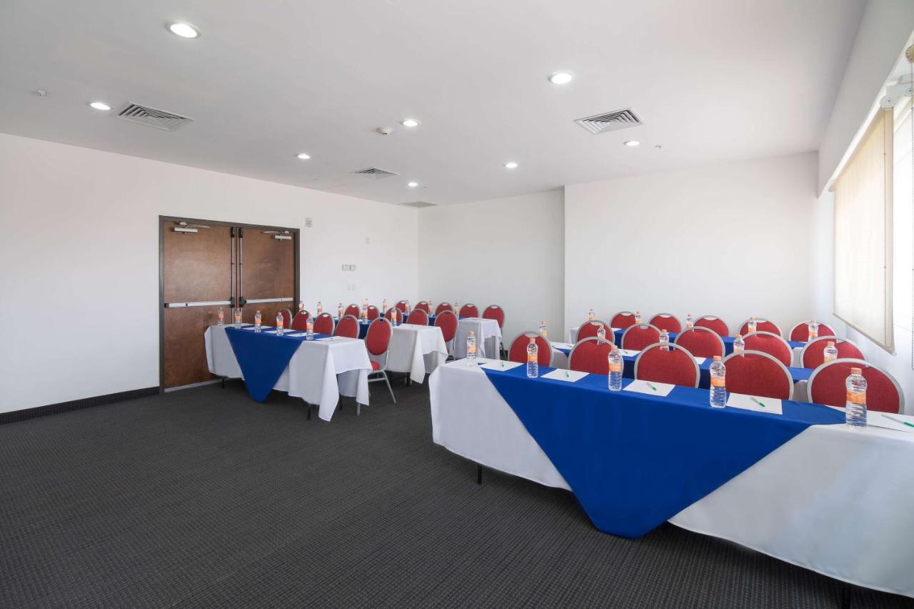 Wyndham Garden Hotel Celaya Celaya  Exterior photo